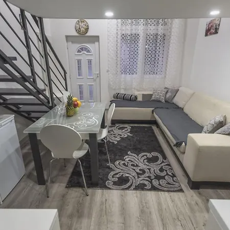 Nina Apartment *